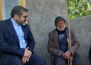 نشان درجه یک هنری برای پدر شهیدی که از شجریان، آواز خواندن را آموخت/ عکس